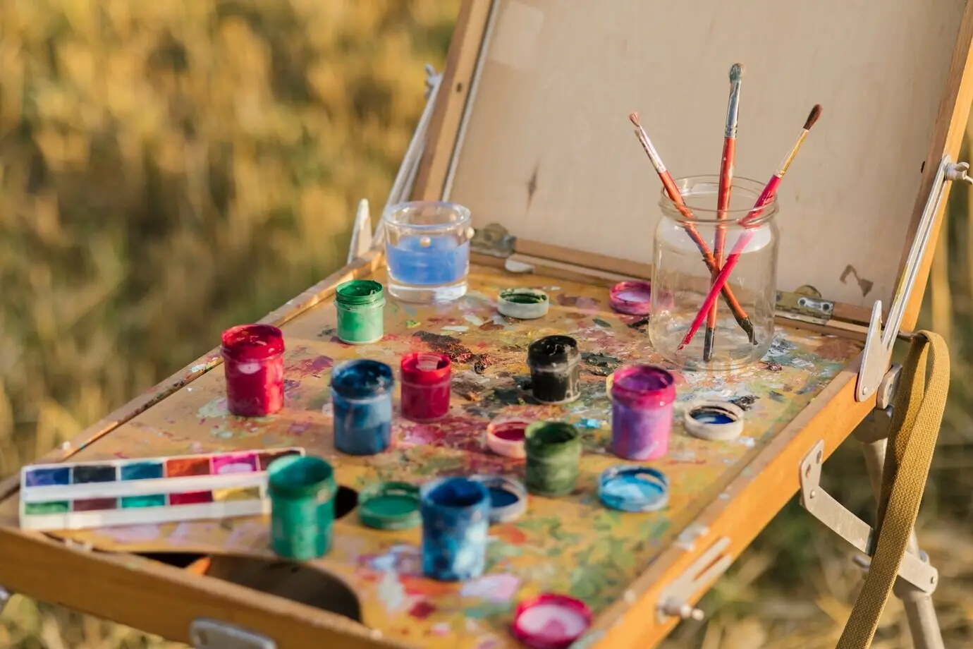 Set von Malutensilien aus hoher Perspektive